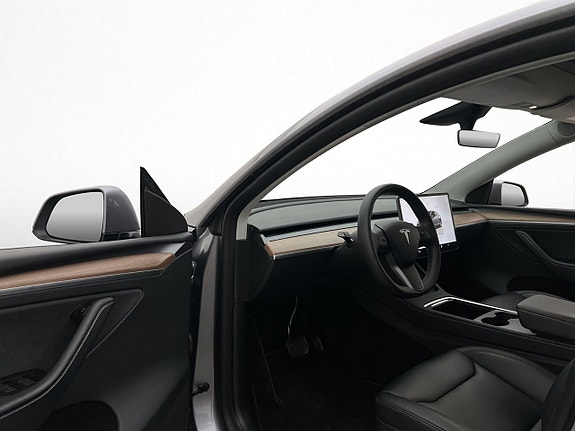 Tesla Model Y 11 of 30