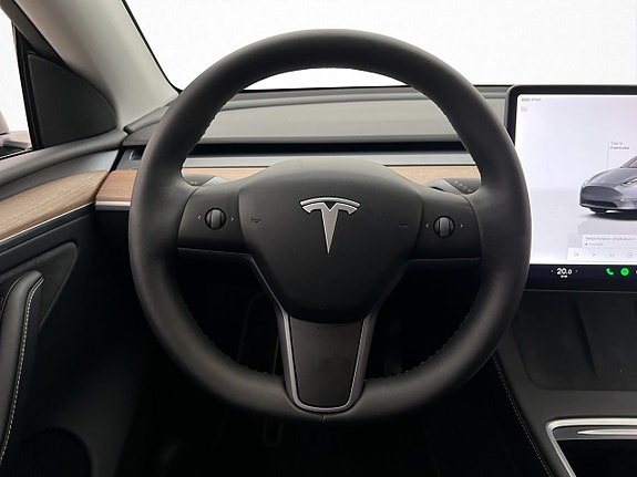 Tesla Model Y 15 of 30