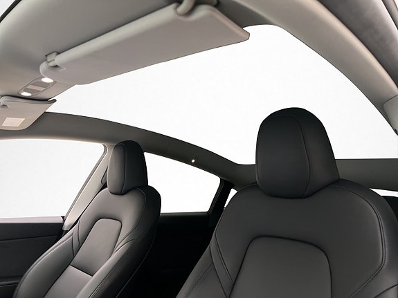 Tesla Model Y 13 of 30