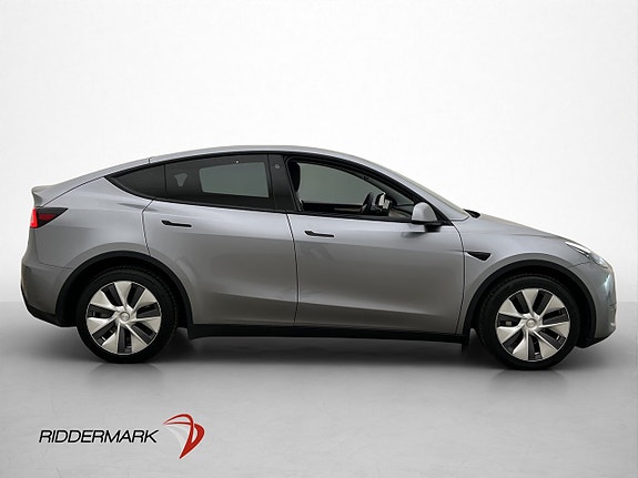 Tesla Model Y 9 of 30