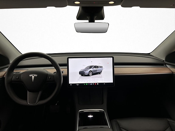 Tesla Model Y 14 of 30