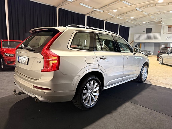 Volvo XC90 3 of 22
