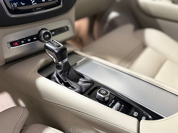 Volvo XC90 13 of 22