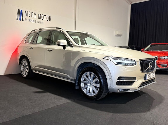 Volvo XC90 2 of 22