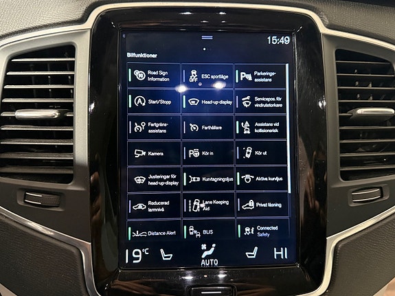 Volvo XC90 15 of 22