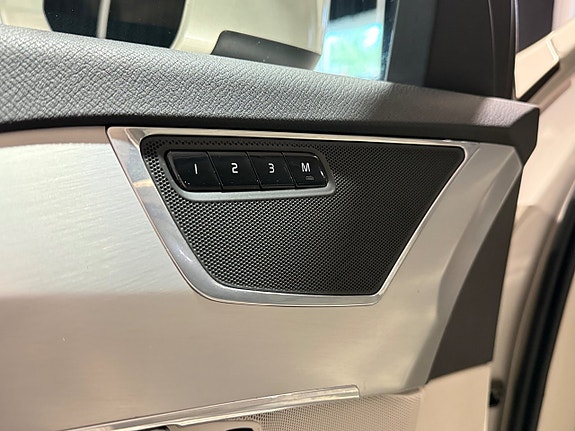 Volvo XC90 8 of 22