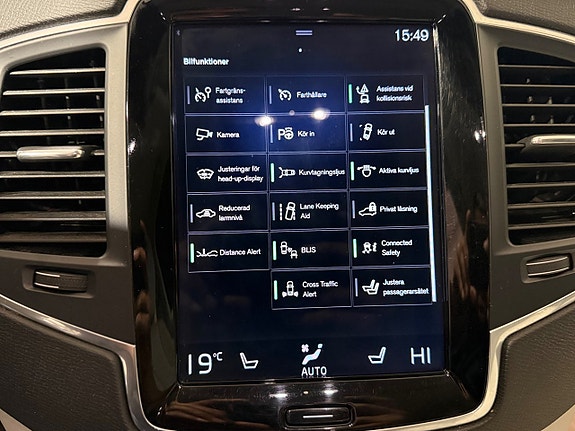 Volvo XC90 14 of 22