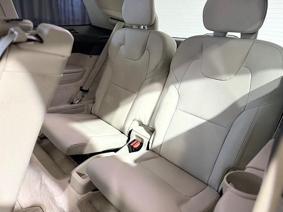 Volvo XC90 11 of 22