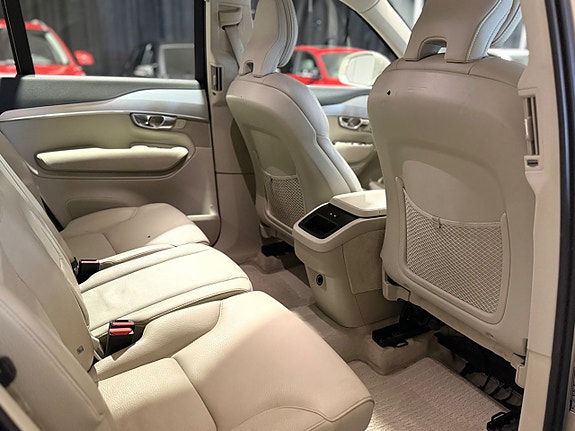 Volvo XC90 9 of 22