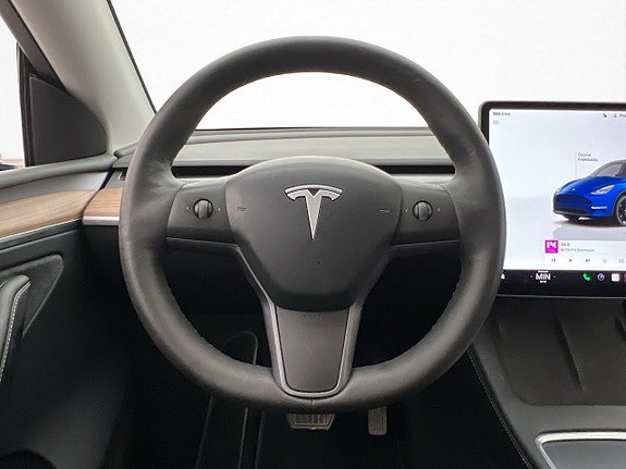 Tesla Model Y 15 of 30
