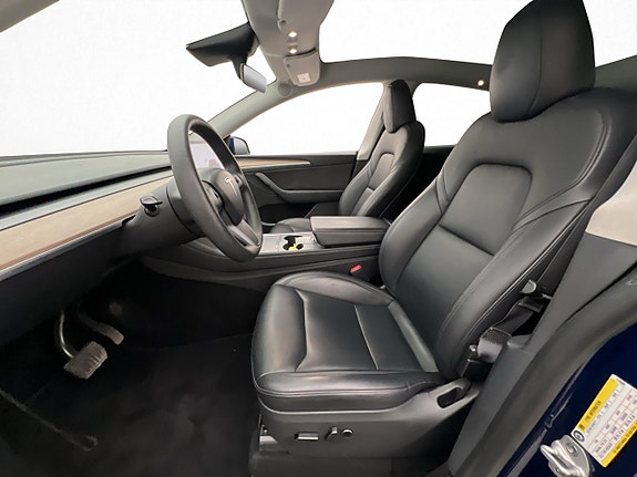 Tesla Model Y 12 of 30