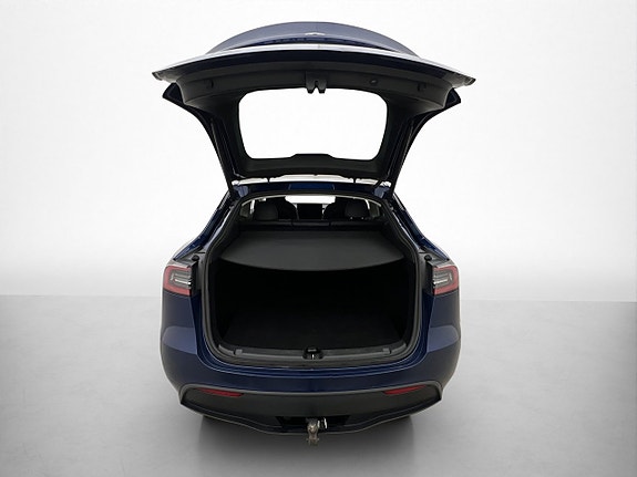 Tesla Model Y 29 of 30