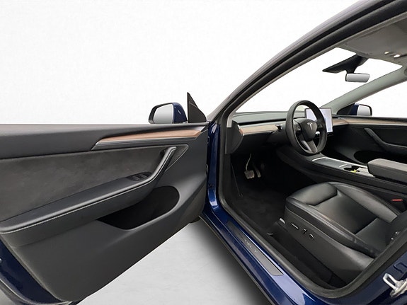 Tesla Model Y 11 of 30