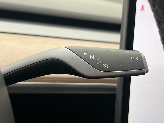 Tesla Model Y 18 of 30
