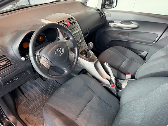 Toyota Auris 4 of 6