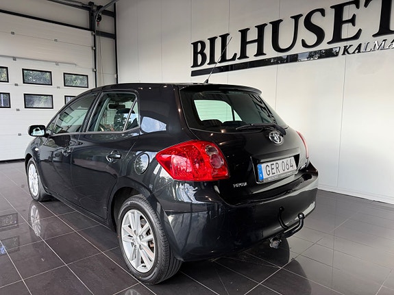Toyota Auris 2 of 6