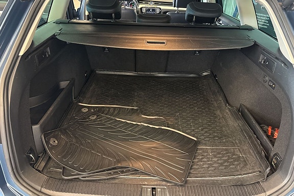 Volkswagen Passat Alltrack 17 of 18