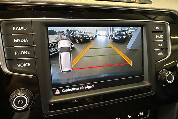 Volkswagen Passat Alltrack 14 of 18