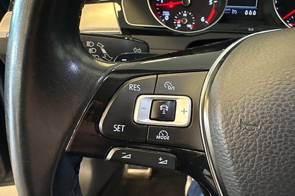 Volkswagen Passat Alltrack 13 of 18