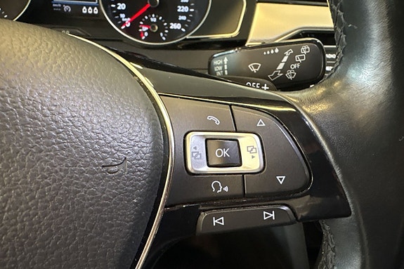 Volkswagen Passat Alltrack 12 of 18