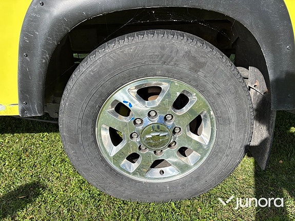 Chevrolet Silverado 2500 13 of 27