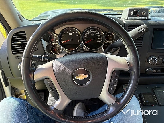 Chevrolet Silverado 2500 17 of 27