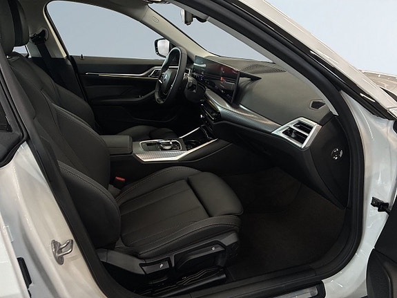BMW i4 10 of 24