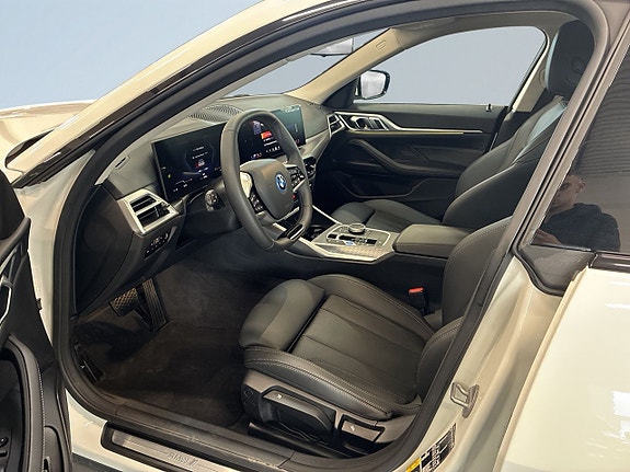 BMW i4 7 of 24