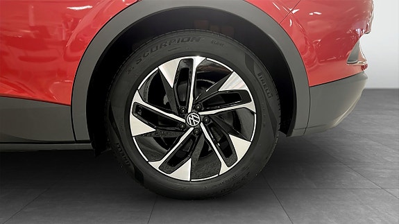 Volkswagen ID.4 6 of 12