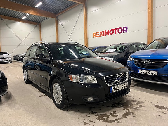 Volvo V50 2 of 18