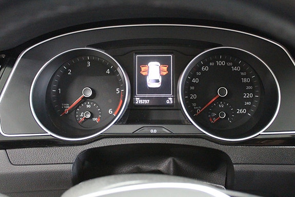 Volkswagen Passat Alltrack 8 of 17
