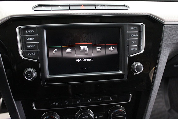 Volkswagen Passat Alltrack 9 of 17