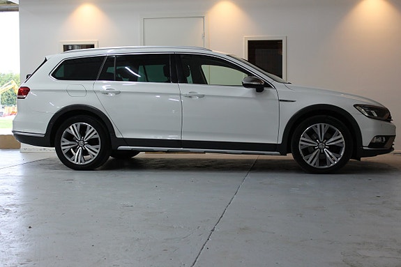 Volkswagen Passat Alltrack 5 of 17