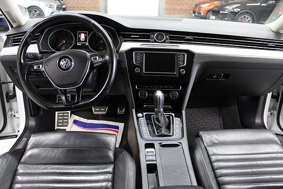 Volkswagen Passat Alltrack 15 of 17