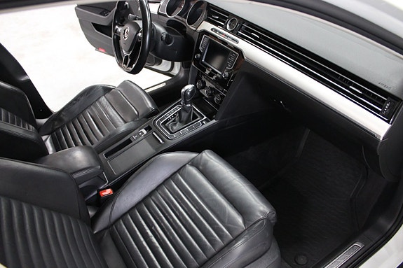 Volkswagen Passat Alltrack 11 of 17