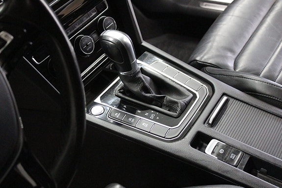 Volkswagen Passat Alltrack 10 of 17