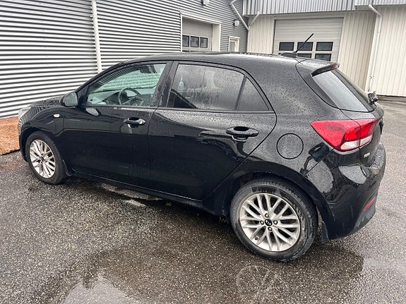 Kia Rio 6 of 10