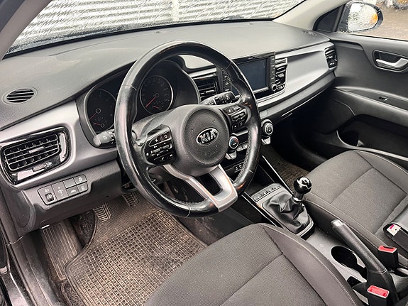 Kia Rio 5 of 10