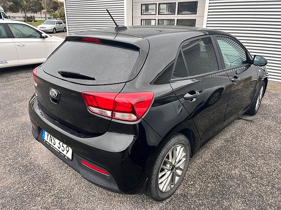 Kia Rio 4 of 10