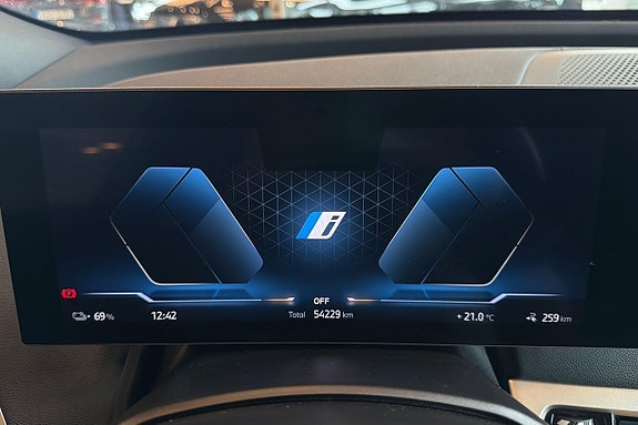 BMW iX 16 of 21
