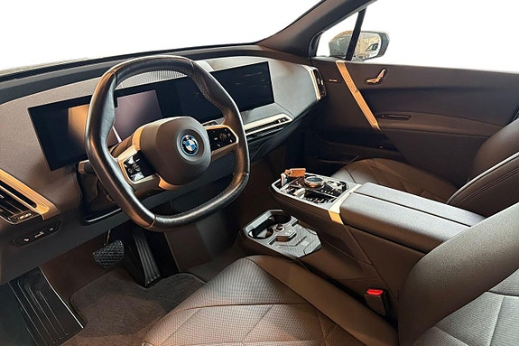 BMW iX 10 of 21