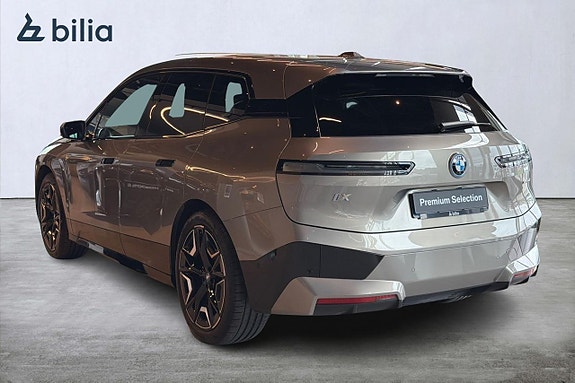 BMW iX 4 of 21