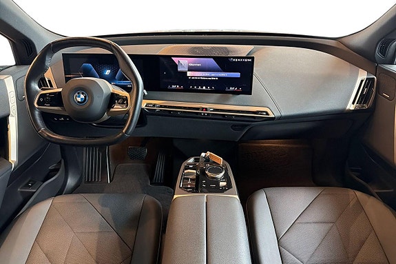 BMW iX 11 of 21