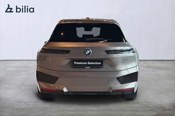 BMW iX 8 of 21