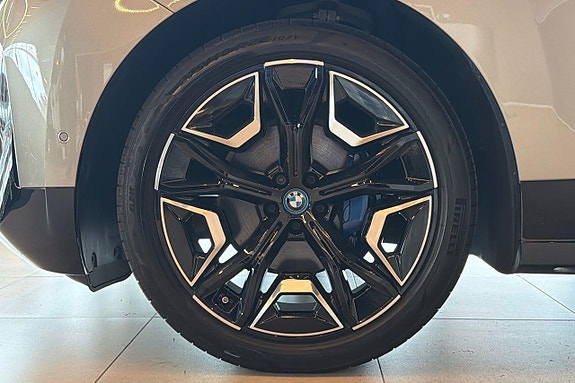 BMW iX 21 of 21