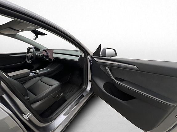 Tesla Model Y 30 of 30