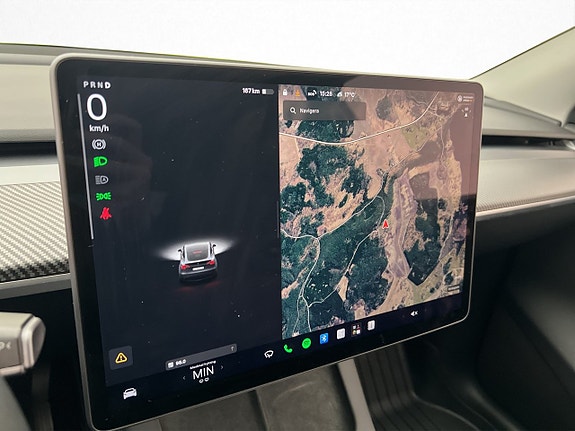 Tesla Model Y 24 of 30