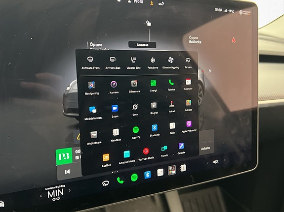 Tesla Model Y 28 of 30