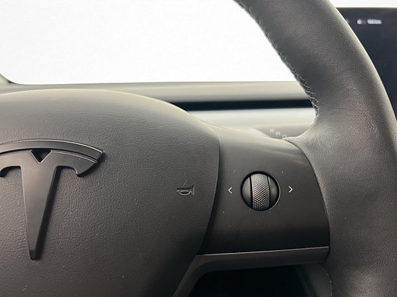 Tesla Model Y 20 of 30
