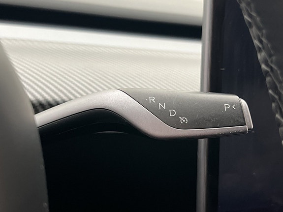 Tesla Model Y 21 of 30